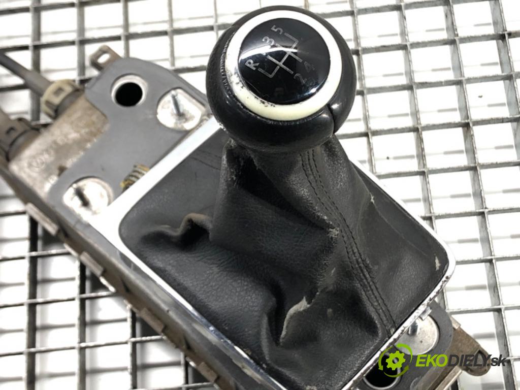 VW PASSAT B6 (3C2) 2005 - 2010    1.9 TDI 77 kW [105 KM] olej napędowy 2005 - 2010  Kulisa 1K0711061A (Rýchlostné páky / kulisy)