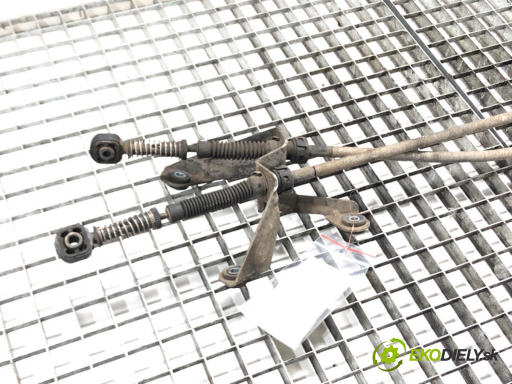 VW PASSAT B6 (3C2) 2005 - 2010    1.9 TDI 77 kW [105 KM] olej napędowy 2005 - 2010  Kulisa 1K0711061A (Rýchlostné páky / kulisy)