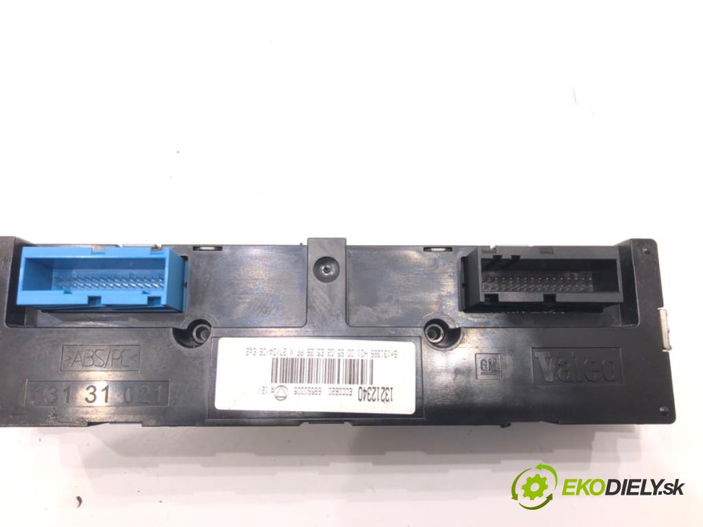 OPEL VECTRA C (Z02) 2002 - 2009    1.9 CDTI (F69) 88 kW [120 KM] olej napędowy 2004 - 2009  Panel ovládania kúrenia 13212340 (Prepínače, spínače, tlačidlá a ovládače kúrenia)