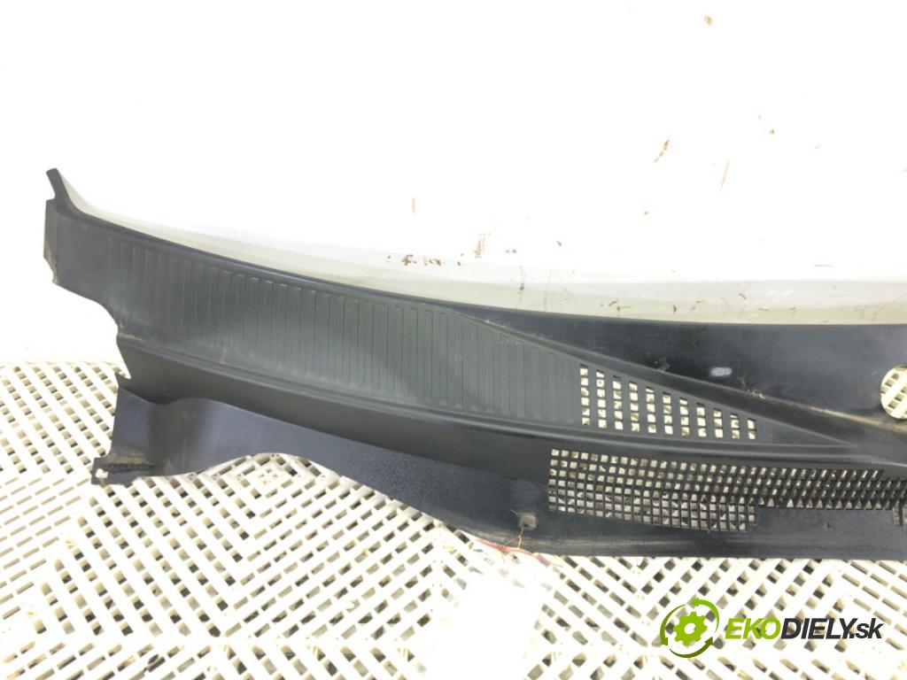 DODGE CALIBER 2006 - 2022    1.8 110 kW [150 KM] benzyna 2006 - 2009  Torpédo, plast pod čelné okno 05303815AF (Torpéda)