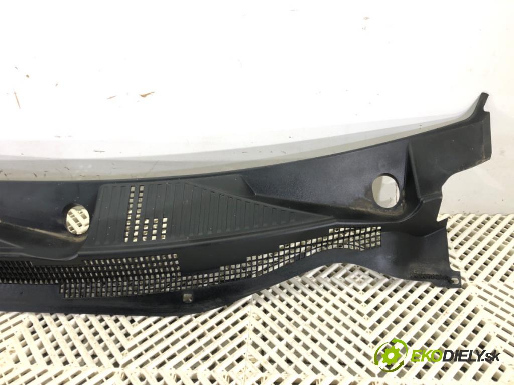 DODGE CALIBER 2006 - 2022    1.8 110 kW [150 KM] benzyna 2006 - 2009  Torpédo, plast pod čelné okno 05303815AF (Torpéda)