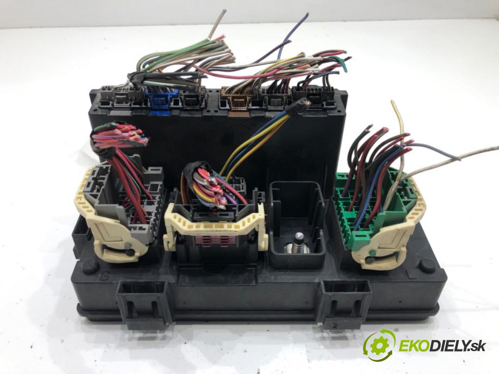 DODGE CALIBER 2006 - 2022    1.8 110 kW [150 KM] benzyna 2006 - 2009  skříňka poistková P04692207AF (Pojistkové skříňky)