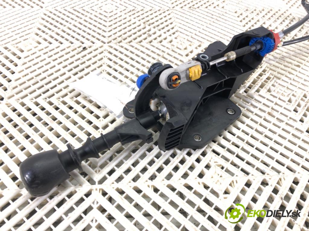 FIAT DOBLO Cargo (263_) 2010 - 2022    1.6 D Multijet 77 kW [105 KM] olej napędowy 2010 - 2022  Kulisa 553468290E (Rýchlostné páky / kulisy)