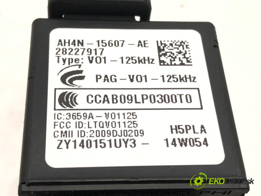 VOLVO XC60 I SUV (156) 2008 - 2017    D5 AWD 158 kW [215 KM] olej napędowy 2011 - 2015  spinačka 28227917 (Spínacie skrinky a kľúče)