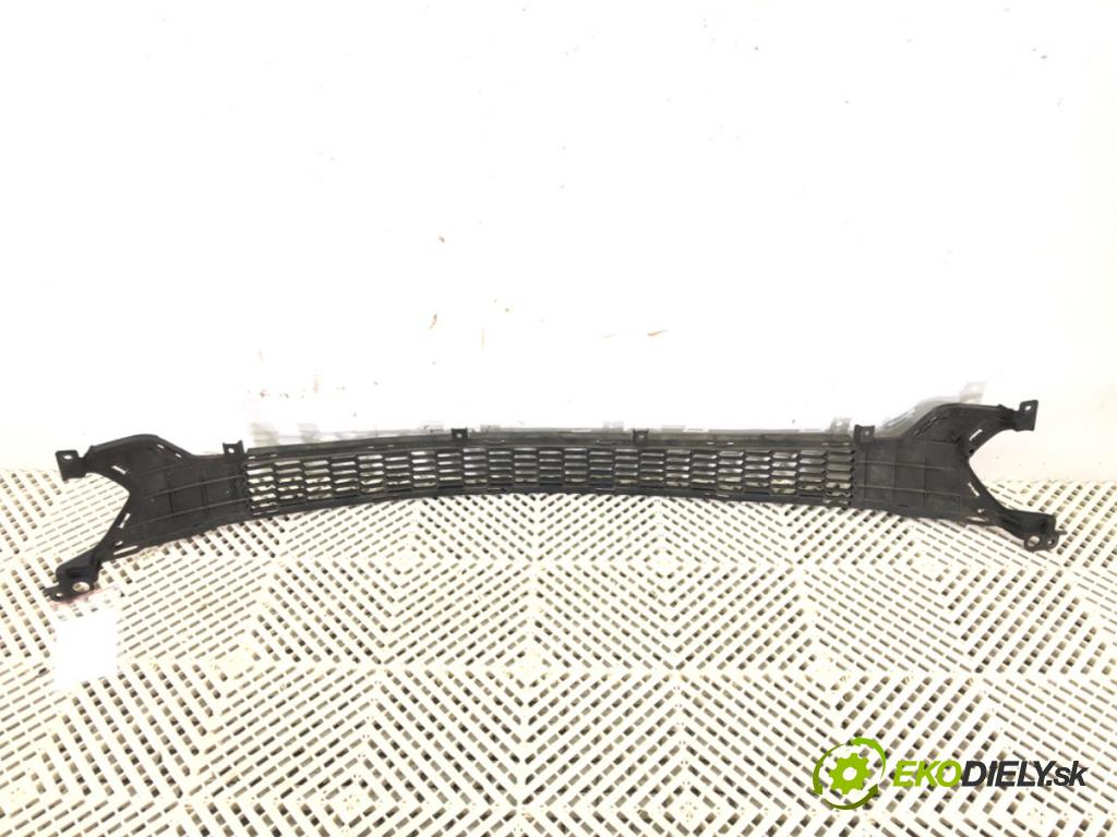 KIA CEED (JD) 2012 - 2018    ---  mří nárazníka přední část A2865-60000 (Mřížky (masky) chladičů)