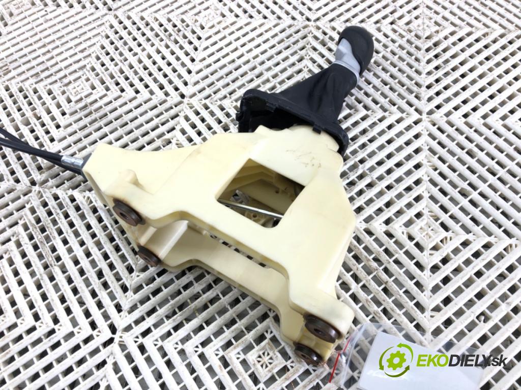 KIA VENGA (YN) 2010 - 2022    1.4 CVVT 66 kW [90 KM] benzyna 2010 - 2022  Kulisa  (Rýchlostné páky / kulisy)