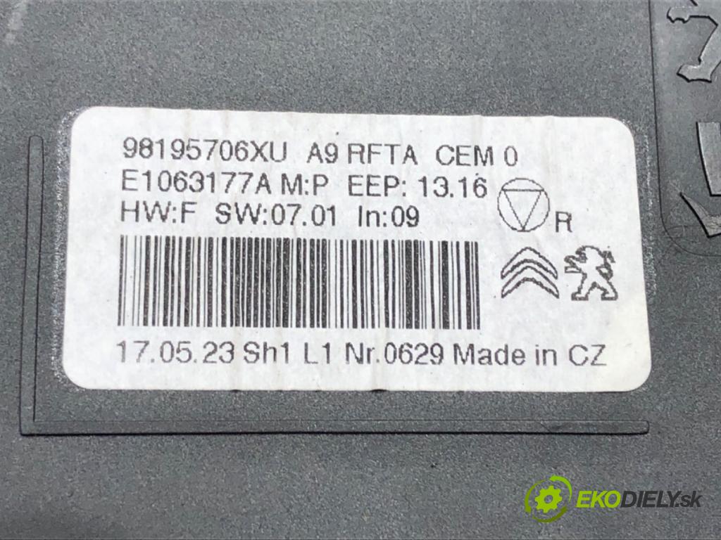 PEUGEOT 208 I (CA_, CC_) 2012 - 2022    1.6 BlueHDi 100 73 kW [100 KM] olej napędowy 2015 - 2022  Panel ovládania kúrenia 98195706XU (Prepínače, spínače, tlačidlá a ovládače kúrenia)