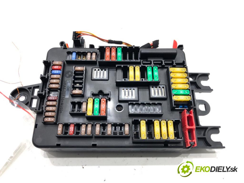 BMW 3 (F30, F80) 2011 - 2018    318 i 100 kW [136 KM] benzyna 2015 - 2018  skříňka poistková 9389070 (Pojistkové skříňky)