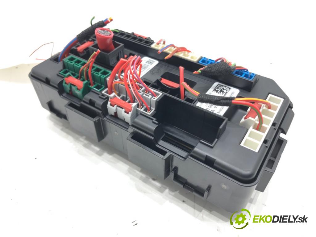 BMW 3 (F30, F80) 2011 - 2018    318 i 100 kW [136 KM] benzyna 2015 - 2018  skříňka poistková 9389068 (Pojistkové skříňky)