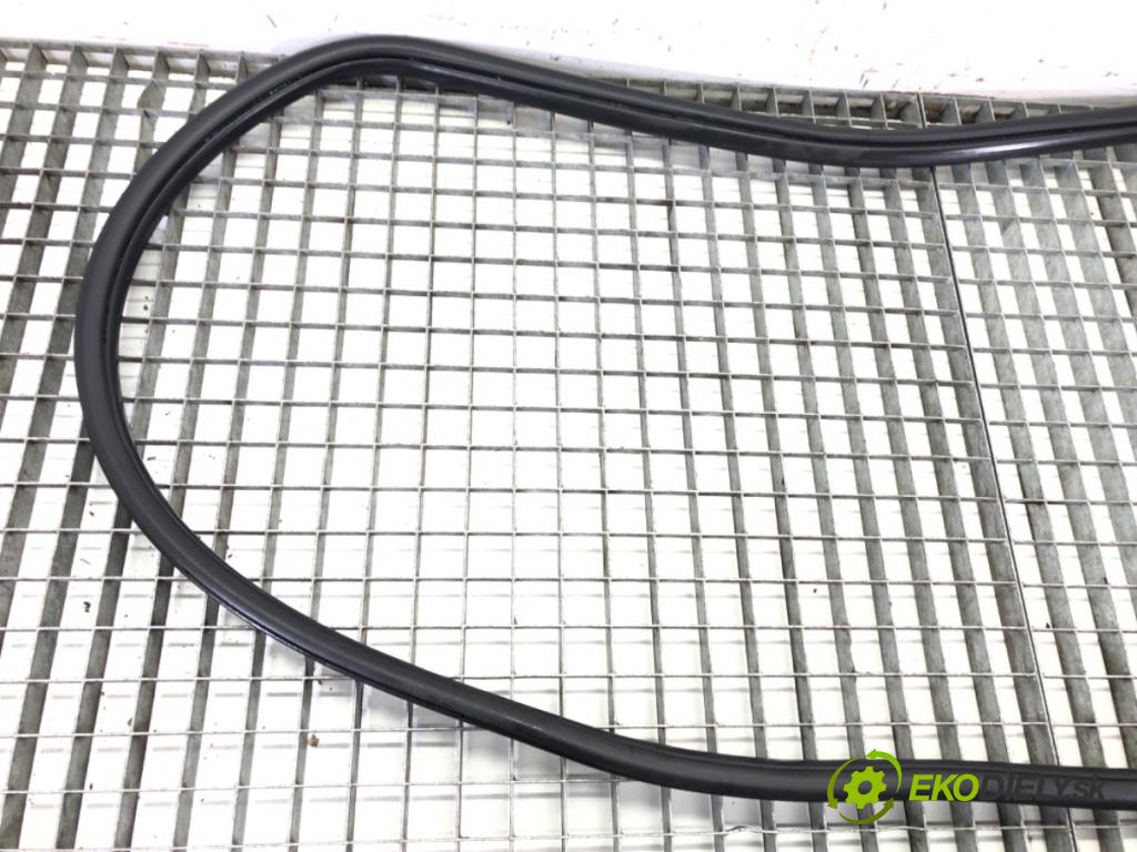 BMW 3 (F30, F80) 2011 - 2018    318 i 100 kW [136 KM] benzyna 2015 - 2018  těsnění dveře zadní část pravá  (Ostatní)