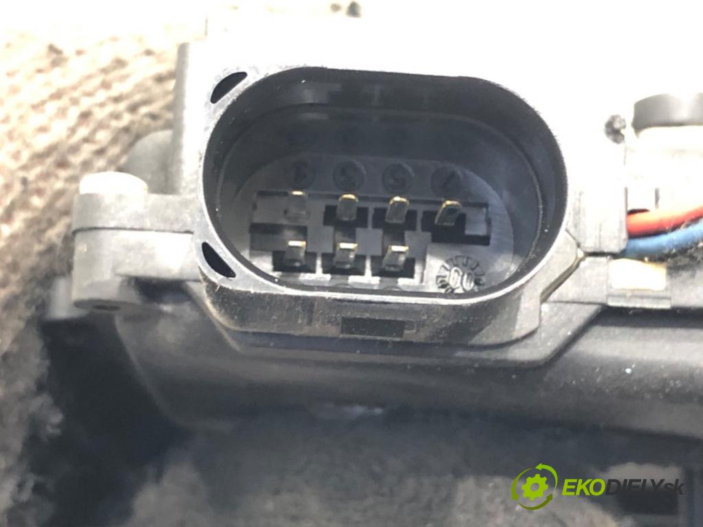 AUDI A2 (8Z0) 2000 - 2005    1.4 55 kW [75 KM] benzyna 2000 - 2005  zámok dveře pravý přední část 8Z1837016D