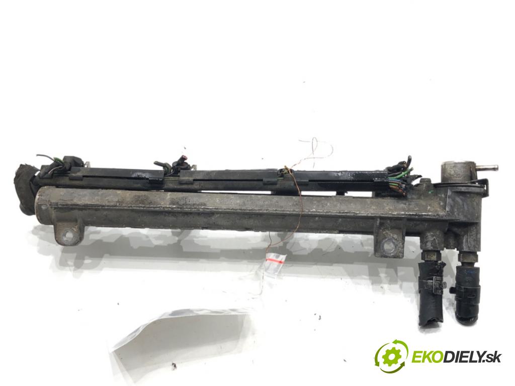 AUDI A2 (8Z0) 2000 - 2005    1.4 55 kW [75 KM] benzyna 2000 - 2005  Lišta vstrekovacia 036133319AM (Vstrekovacie lišty)