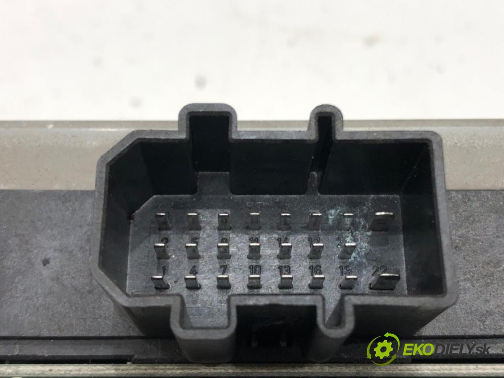 AUDI A4 B7 Avant (8ED) 2004 - 2008    1.8 T 120 kW [163 KM] benzyna 2004 - 2008  Zosilňovač 8E9035223D (Zosilňovače)