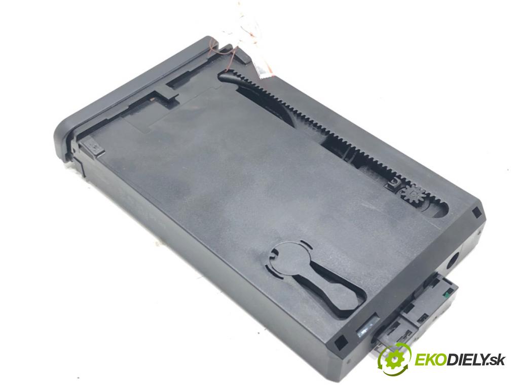 AUDI A4 B7 Avant (8ED) 2004 - 2008    1.8 T 120 kW [163 KM] benzyna 2004 - 2008  Držiak na nápoje 8E1862534J (Úchyty, držiaky na nápoje)