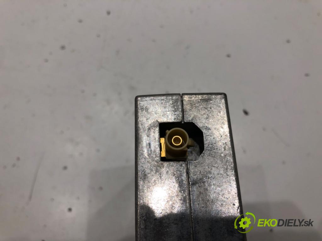 AUDI A4 B7 Avant (8ED) 2004 - 2008    1.8 T 120 kW [163 KM] benzyna 2004 - 2008  Modul BLUETOOTH 8P0862335H (Ostatné)