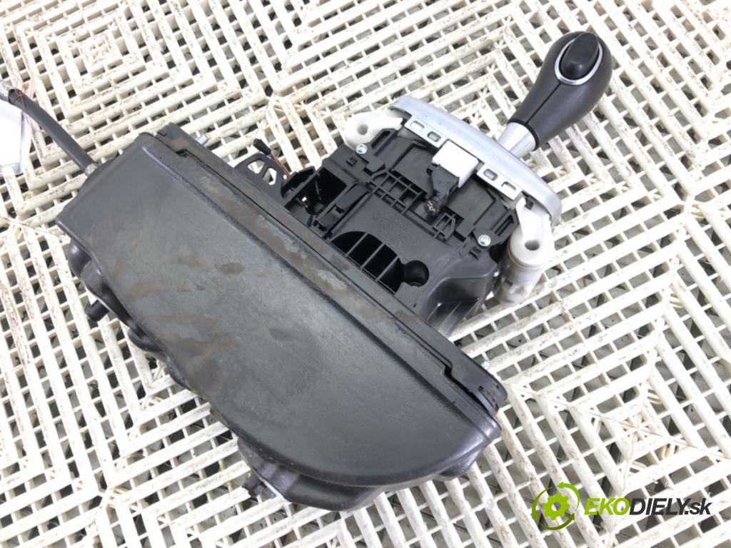 AUDI A4 B7 Avant (8ED) 2004 - 2008    1.8 T 120 kW [163 KM] benzyna 2004 - 2008  Kulisa 8E1713111S (Rýchlostné páky / kulisy)