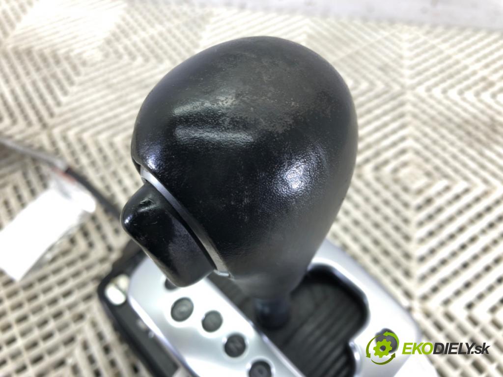 AUDI A4 B7 Avant (8ED) 2004 - 2008    1.8 T 120 kW [163 KM] benzyna 2004 - 2008  Kulisa 8E1713111S (Rýchlostné páky / kulisy)