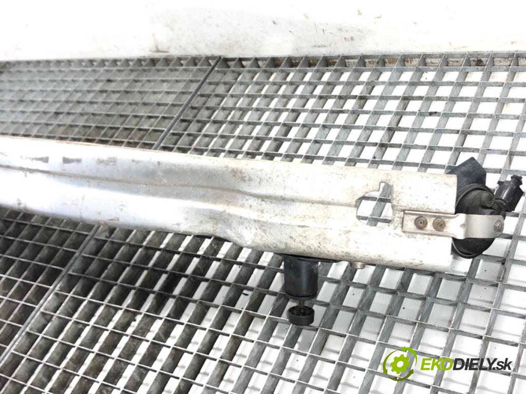 AUDI A4 B7 Avant (8ED) 2004 - 2008    1.8 T 120 kW [163 KM] benzyna 2004 - 2008  výztuha nárazníka přední část  (Výztuhy přední)