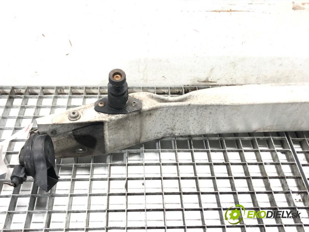 AUDI A4 B7 Avant (8ED) 2004 - 2008    1.8 T 120 kW [163 KM] benzyna 2004 - 2008  výztuha nárazníka přední část  (Výztuhy přední)