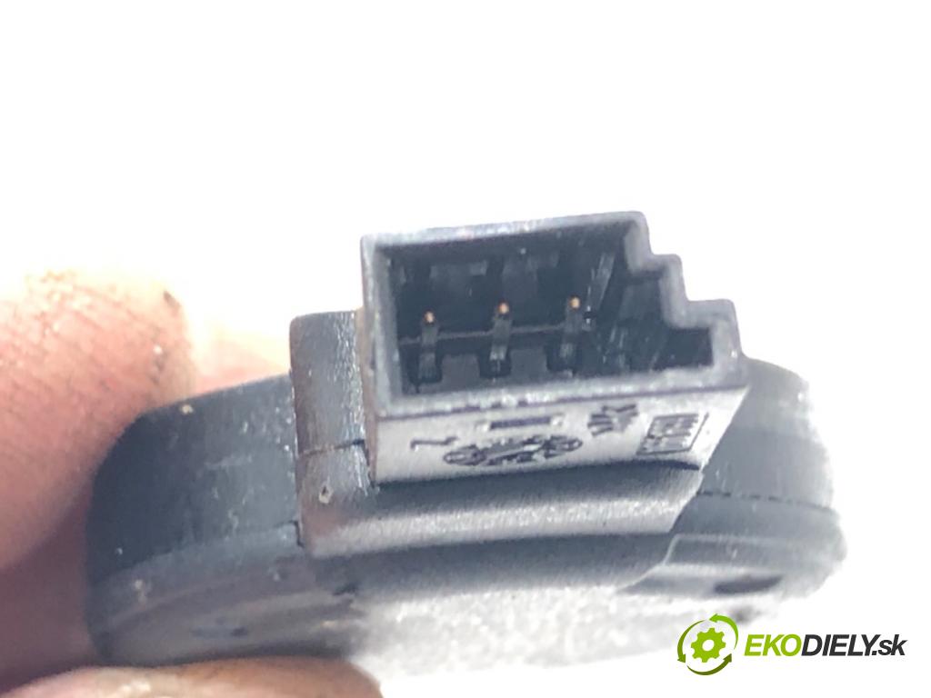 AUDI A4 B7 Avant (8ED) 2004 - 2008    1.8 T 120 kW [163 KM] benzyna 2004 - 2008  Snímač dažďa 4E0910557A (Snímače dažďa)