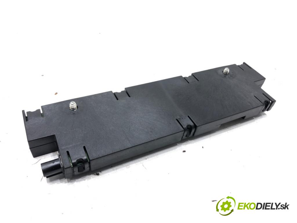 BMW 5 Touring (F11) 2009 - 2017    520 d 135 kW [184 KM] olej napędowy 2010 - 2014  Zosilňovač Antenní: 9276016 (Zosilňovače)