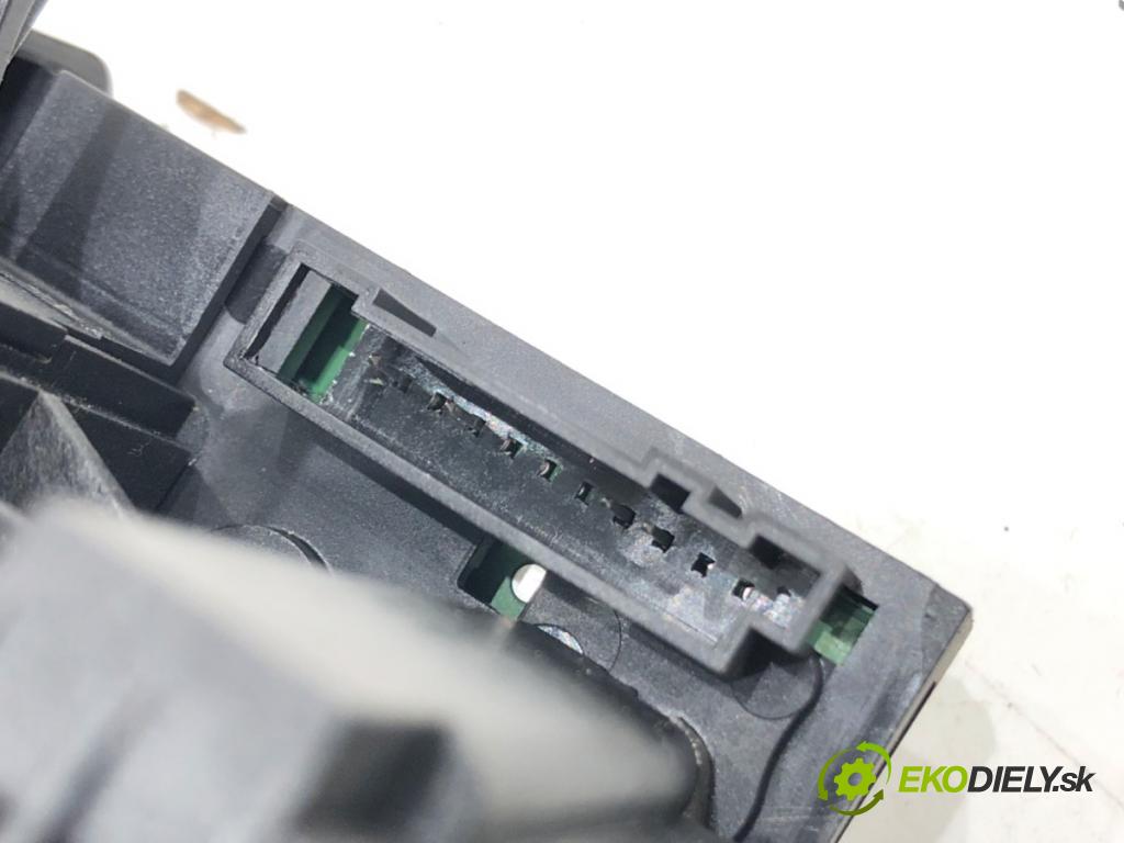 BMW 5 (G30, F90) 2016 - 2022    540 i Mild-Hybrid xDrive 245 kW [333 KM] Hybryda silnik benzynowy / elektryczny 2020 - 2022  Kulisa 9458751 (Rýchlostné páky / kulisy)