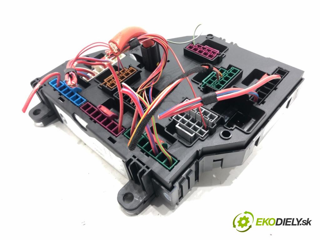 BMW 5 Touring (F11) 2009 - 2017    520 d 135 kW [184 KM] olej napędowy 2010 - 2014  skříňka poistková 9252813 (Pojistkové skříňky)