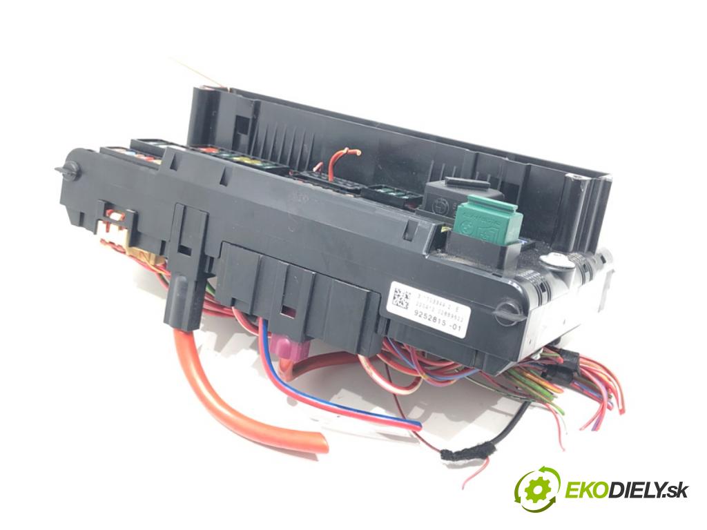 BMW 5 Touring (F11) 2009 - 2017    520 d 135 kW [184 KM] olej napędowy 2010 - 2014  skříňka poistková 9252815 (Pojistkové skříňky)