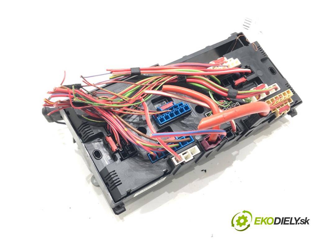 BMW 5 Touring (F11) 2009 - 2017    520 d 135 kW [184 KM] olej napędowy 2010 - 2014  skříňka poistková 9252815 (Pojistkové skříňky)