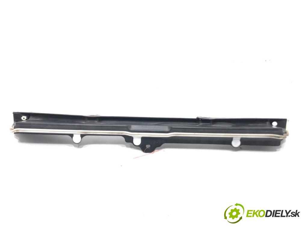 BMW 5 (G30, F90) 2016 - 2022    540 i Mild-Hybrid xDrive 245 kW [333 KM] Hybryda silnik benzynowy / elektryczny 2020 - 2022  torpédo plast pod čelní okno dolné 7340190