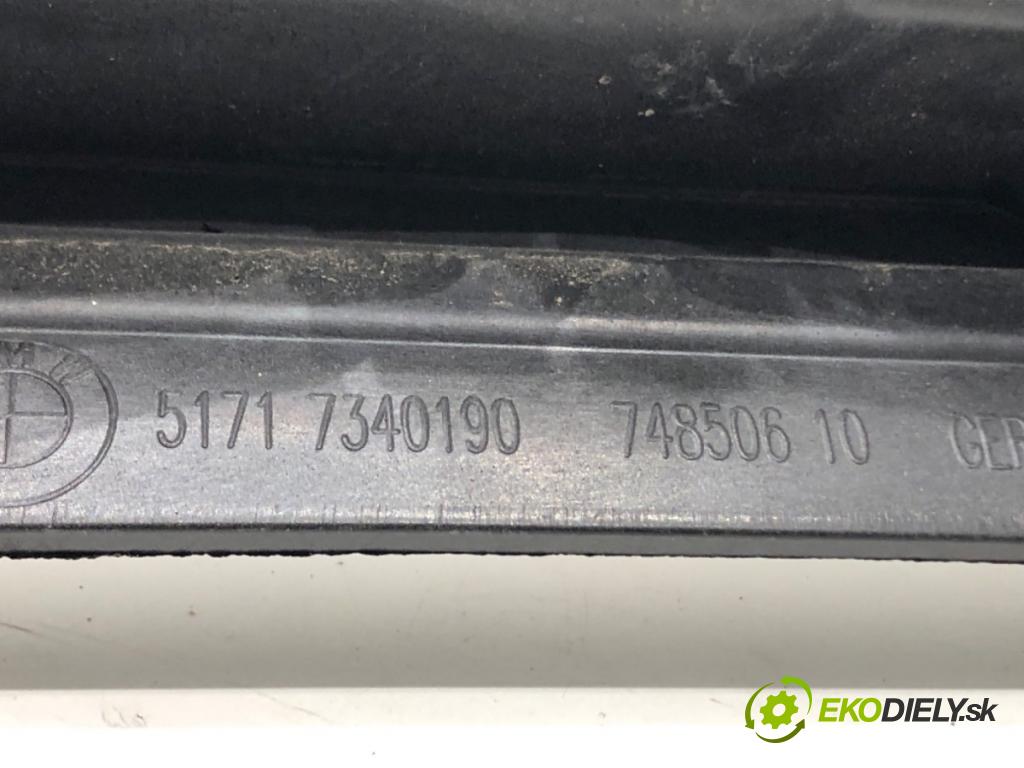 BMW 5 (G30, F90) 2016 - 2022    540 i Mild-Hybrid xDrive 245 kW [333 KM] Hybryda silnik benzynowy / elektryczny 2020 - 2022  torpédo plast pod čelní okno dolné 7340190