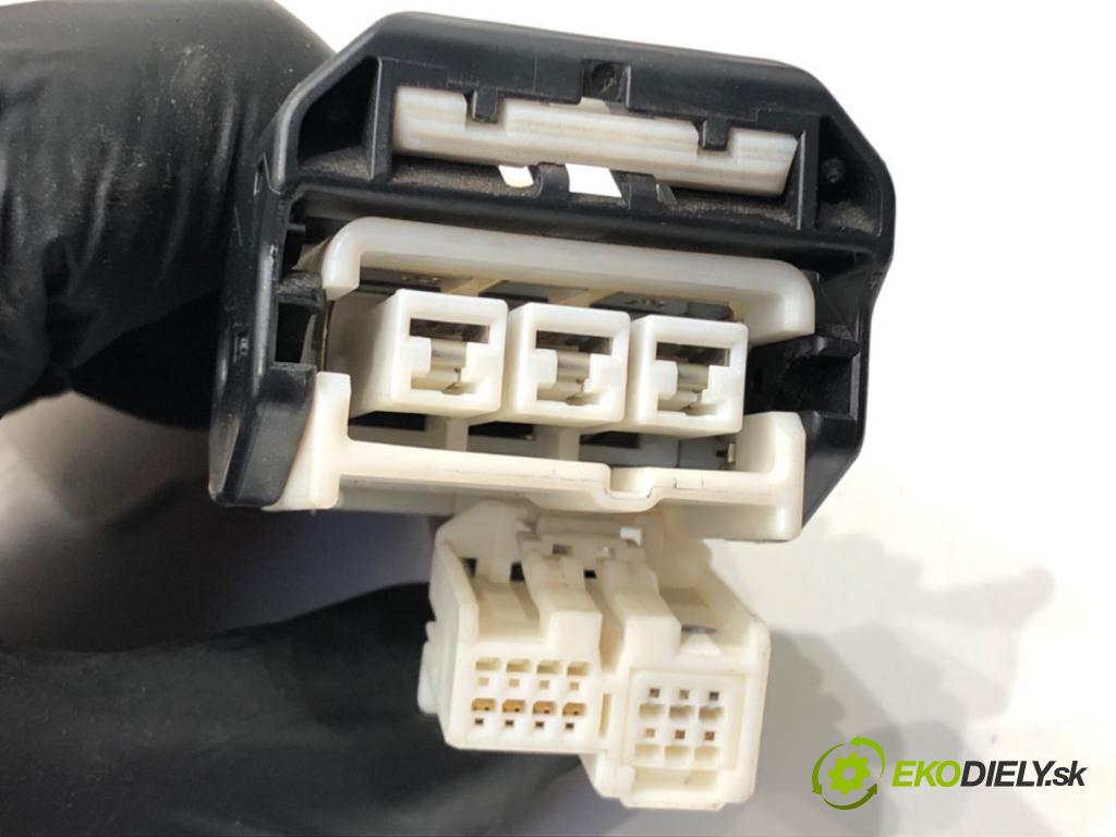 TOYOTA AVENSIS Kombi (_T27_) 2009 - 2018    2.2 D-4D (ADT271_) 110 kW [150 KM] olej napędowy 2009 - 2018  Pumpa servočerpadlo 45250-05750 (Servočerpadlá, pumpy riadenia)