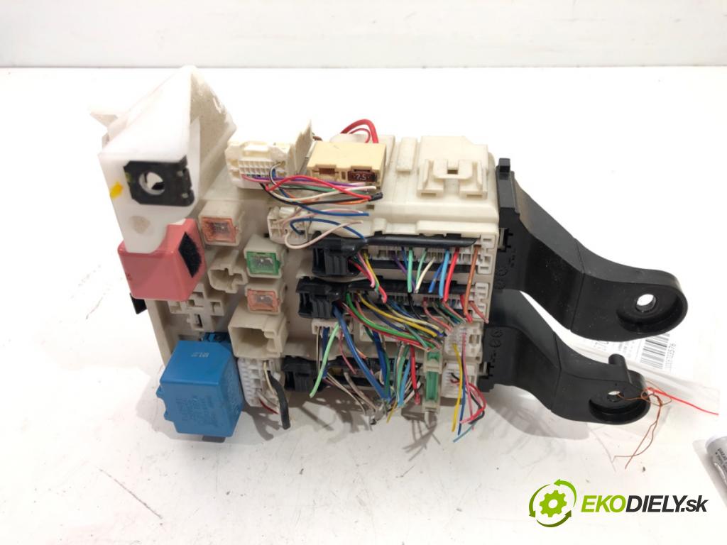 TOYOTA AVENSIS Kombi (_T27_) 2009 - 2018    2.2 D-4D (ADT271_) 110 kW [150 KM] olej napędowy 2009 - 2018  skříňka poistková 82730-05140 (Pojistkové skříňky)