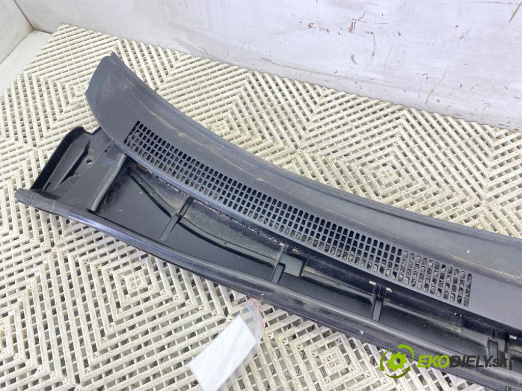 TOYOTA AVENSIS Kombi (_T27_) 2009 - 2018    2.2 D-4D (ADT271_) 110 kW [150 KM] olej napędowy 2009 - 2018  Torpédo, plast pod čelné okno 55709-05090 (Torpéda)