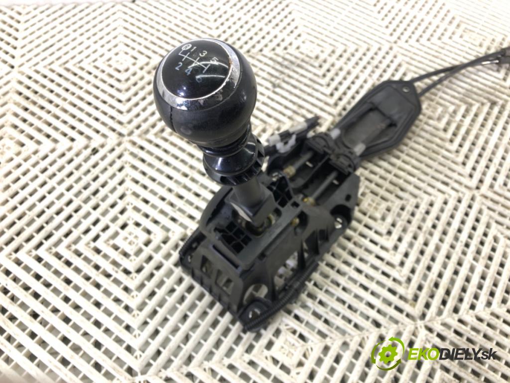 TOYOTA AVENSIS Kombi (_T27_) 2009 - 2018    2.2 D-4D (ADT271_) 110 kW [150 KM] olej napędowy 2009 - 2018  Kulisa 335300511 (Rýchlostné páky / kulisy)