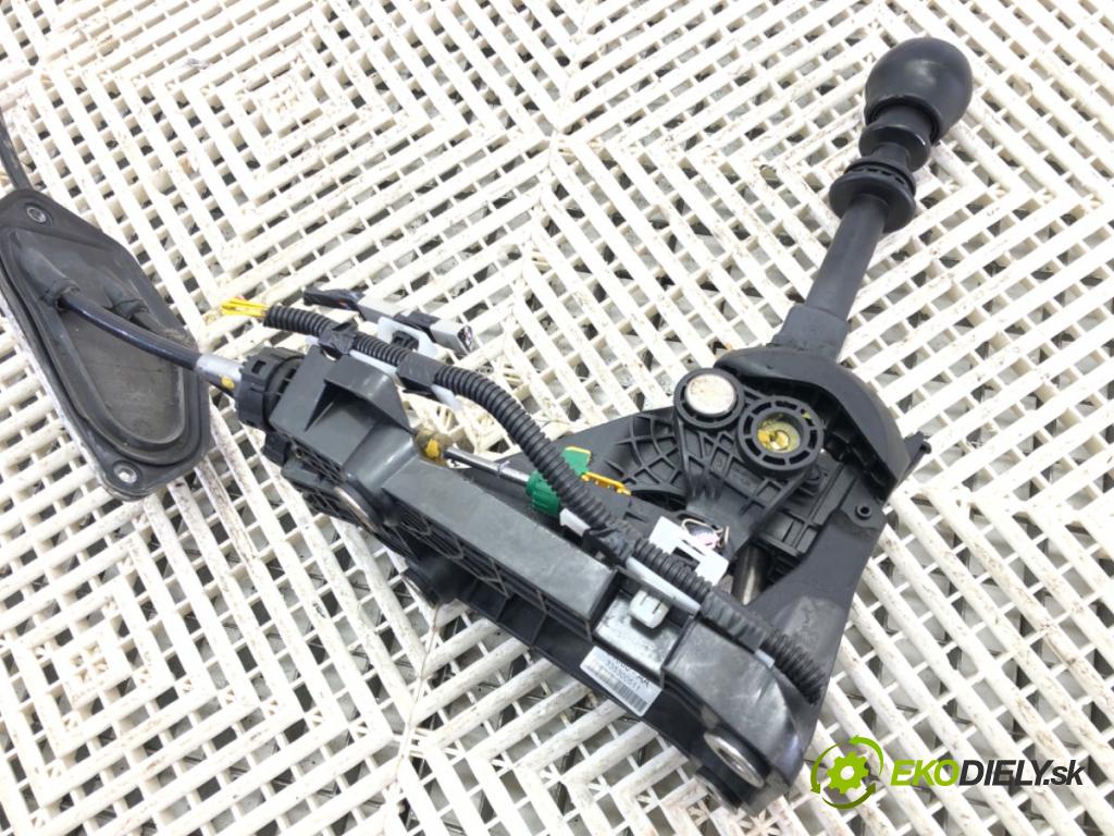 TOYOTA AVENSIS Kombi (_T27_) 2009 - 2018    2.2 D-4D (ADT271_) 110 kW [150 KM] olej napędowy 2009 - 2018  Kulisa 335300511 (Rýchlostné páky / kulisy)