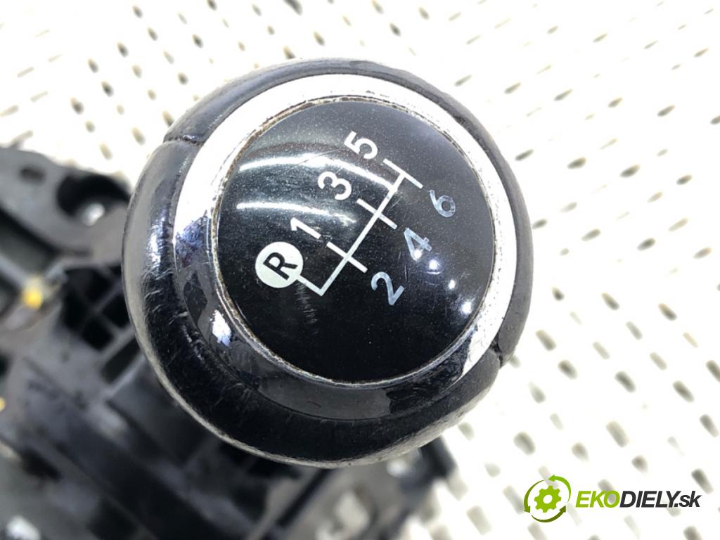 TOYOTA AVENSIS Kombi (_T27_) 2009 - 2018    2.2 D-4D (ADT271_) 110 kW [150 KM] olej napędowy 2009 - 2018  Kulisa 335300511 (Rýchlostné páky / kulisy)