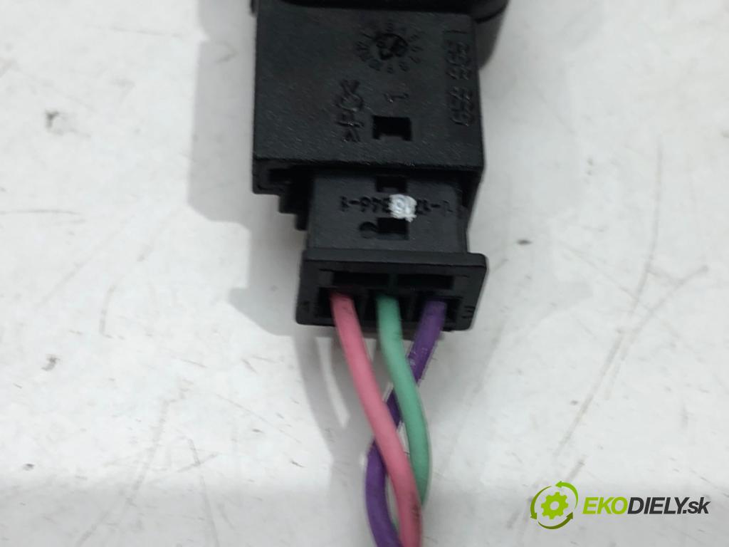 TOYOTA AVENSIS Kombi (_T27_) 2009 - 2018    2.2 D-4D (ADT271_) 110 kW [150 KM] olej napędowy 2009 - 2018  Snímač dažďa 89941-05030 (Snímače dažďa)