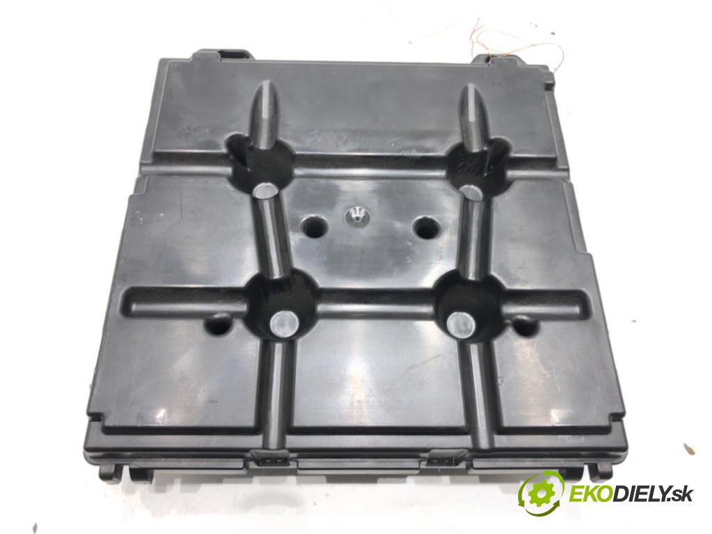 SEAT IBIZA IV (6J5, 6P1) 2008 - 2017    1.4 63 kW [85 KM] benzyna 2008 - 2015  Modul komfortu 6R0937087 (Moduly komfortu)