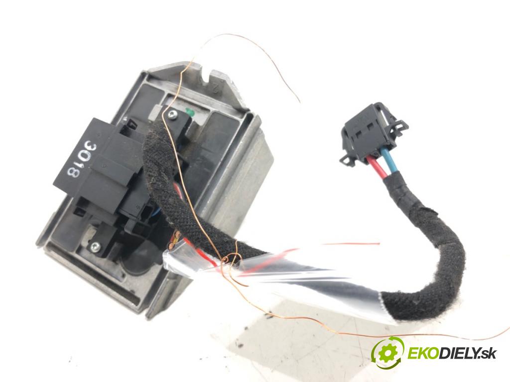 SEAT IBIZA IV (6J5, 6P1) 2008 - 2017    1.4 63 kW [85 KM] benzyna 2008 - 2015  odpor rezistor topení vzduchu 6Q1907521B (Odpory topení)