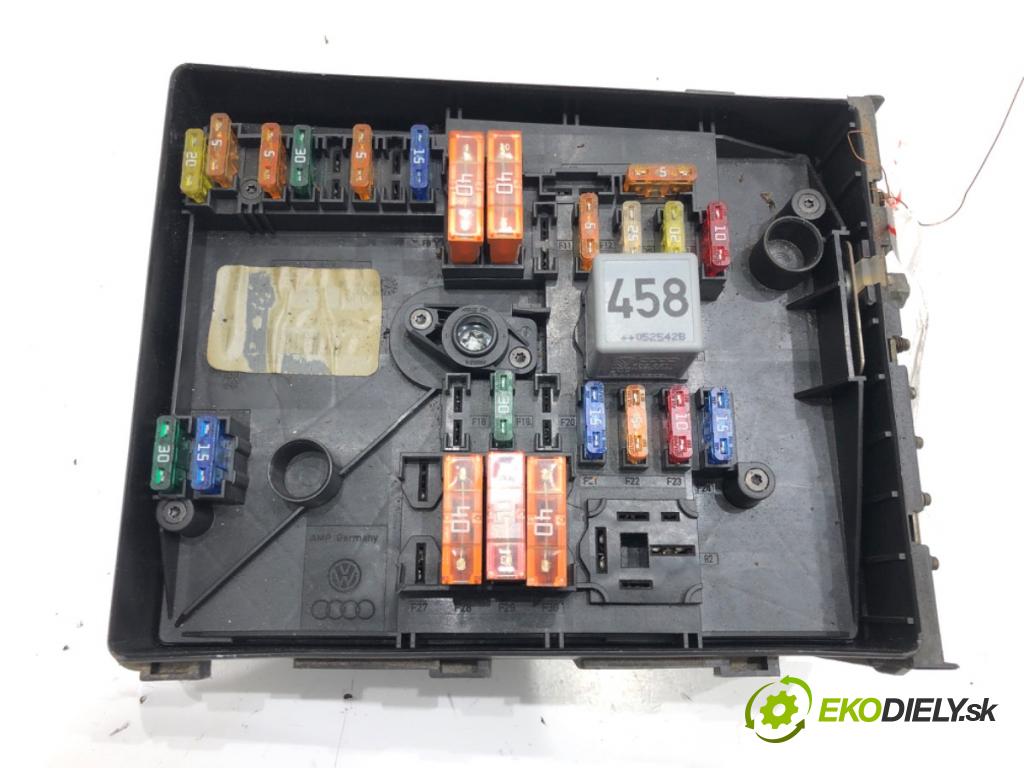 VW JETTA III (1K2) 2004 - 2013    2.0 FSI 110 kW [150 KM] benzyna 2005 - 2010  skříňka poistková 1K0937125 (Pojistkové skříňky)