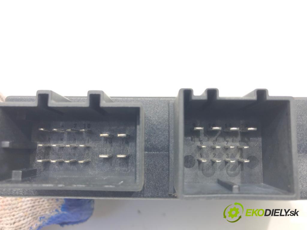 VW JETTA III (1K2) 2004 - 2013    2.0 FSI 110 kW [150 KM] benzyna 2005 - 2010  Modul ťažného oka 8P0907383 (Ostatné)