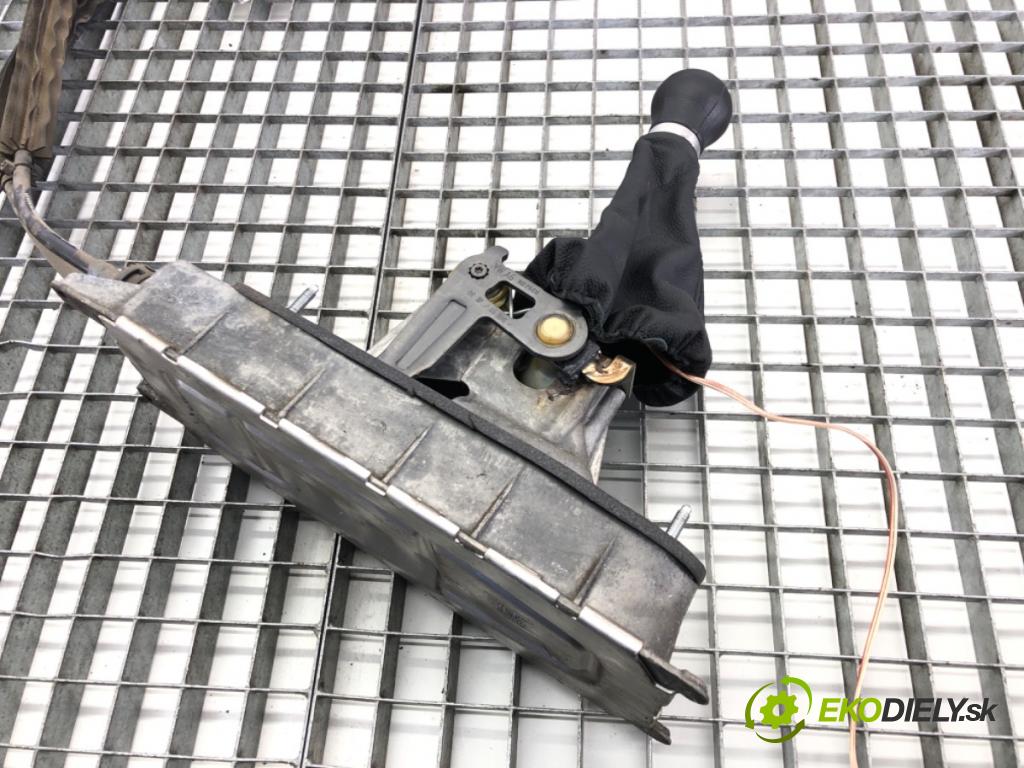 VW JETTA III (1K2) 2004 - 2013    2.0 FSI 110 kW [150 KM] benzyna 2005 - 2010  Kulisa 1K0711091A (Rýchlostné páky / kulisy)