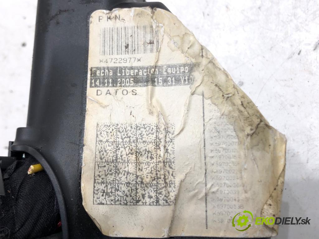 VW JETTA III (1K2) 2004 - 2013    2.0 FSI 110 kW [150 KM] benzyna 2005 - 2010  skříňka poistková  (Pojistkové skříňky)