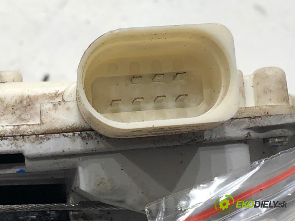 AUDI A8 D3 (4E2, 4E8) 2002 - 2010    4.2 TDI quattro 240 kW [326 KM] olej napędowy 2005 - 2010  zámok dveře pravý zadní část 4E0839016H