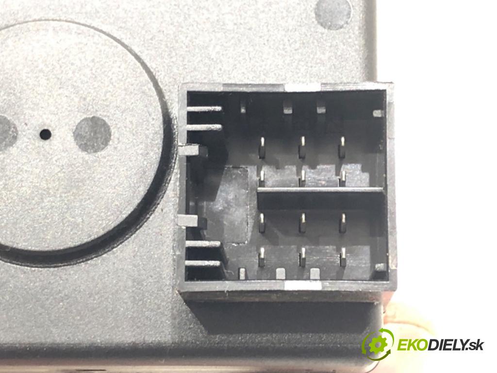 AUDI A8 D3 (4E2, 4E8) 2002 - 2010    4.2 TDI quattro 240 kW [326 KM] olej napędowy 2005 - 2010  spinačka 3D0905865H (Spínacie skrinky a kľúče)