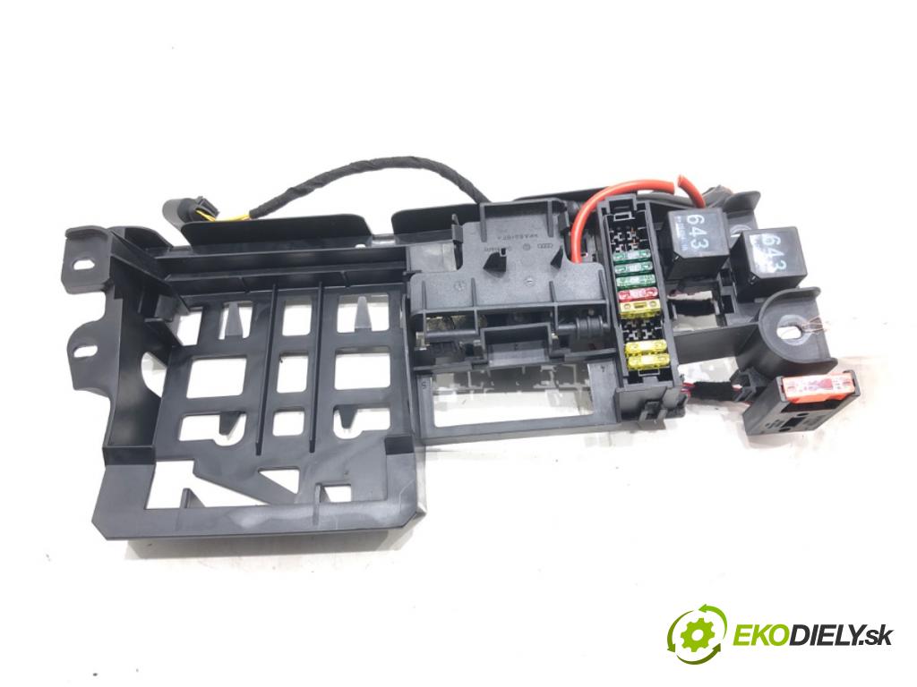 AUDI A8 D3 (4E2, 4E8) 2002 - 2010    4.2 TDI quattro 240 kW [326 KM] olej napędowy 2005 - 2010  skříňka poistková 4E0971845 (Pojistkové skříňky)