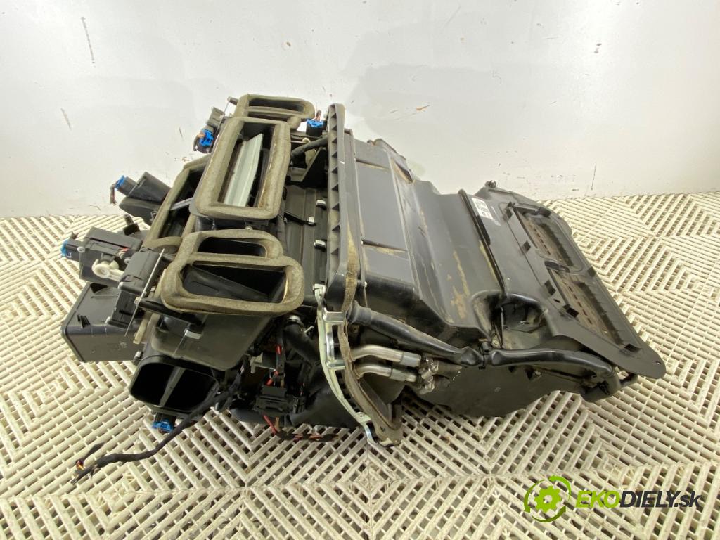 AUDI A8 D3 (4E2, 4E8) 2002 - 2010    4.2 TDI quattro 240 kW [326 KM] olej napędowy 2005 - 2010  topné těleso radiátor topení komplet KOMBAJN  (Radiátory topení)