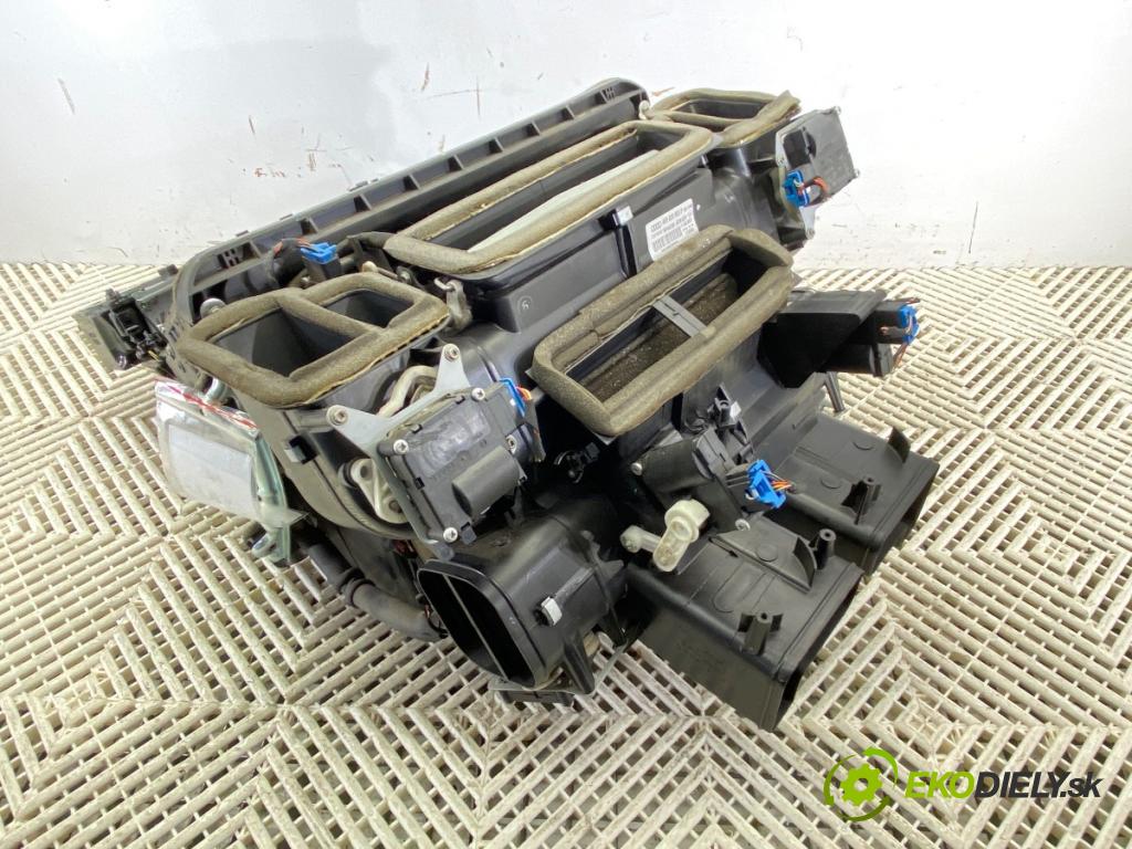 AUDI A8 D3 (4E2, 4E8) 2002 - 2010    4.2 TDI quattro 240 kW [326 KM] olej napędowy 2005 - 2010  topné těleso radiátor topení komplet KOMBAJN  (Radiátory topení)