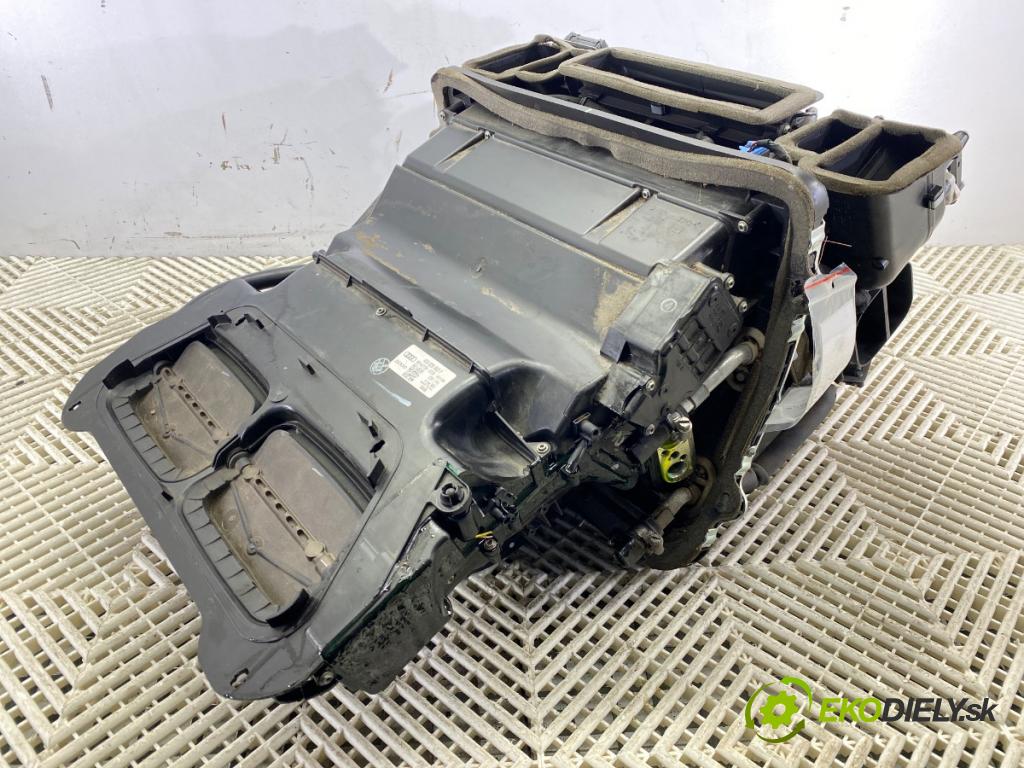 AUDI A8 D3 (4E2, 4E8) 2002 - 2010    4.2 TDI quattro 240 kW [326 KM] olej napędowy 2005 - 2010  topné těleso radiátor topení komplet KOMBAJN  (Radiátory topení)